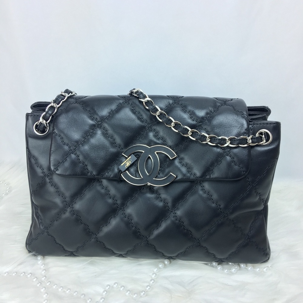 💯SOLD💯Chanel Black Diamond Quilted Lamb Leather - Picture 1 of 8